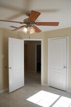 1007 Warren Ave in Laredo, TX - Building Photo - Building Photo