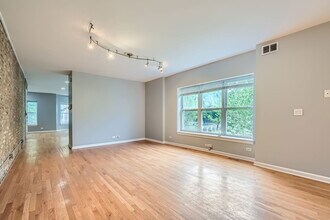 4736 S St Lawrence Ave in Chicago, IL - Building Photo - Building Photo