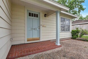 1343 Gardenia Dr, Unit 1038 in Houston, TX - Building Photo