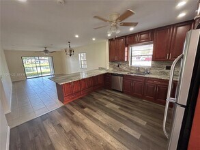 200 Berkley Rd in Hollywood, FL - Foto de edificio - Building Photo