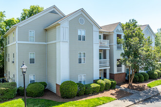 Summerfield Apartments in Charlotte, NC - Foto de edificio - Building Photo