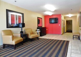 Furnished Studio-Charleston - Northwoods B in North Charleston, SC - Foto de edificio - Building Photo