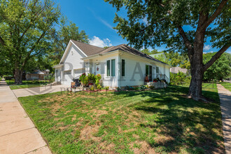 308 W 3rd Ave in El Dorado, KS - Building Photo - Building Photo