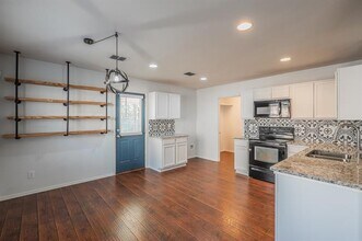 712 Grant St in Burleson, TX - Building Photo - Building Photo