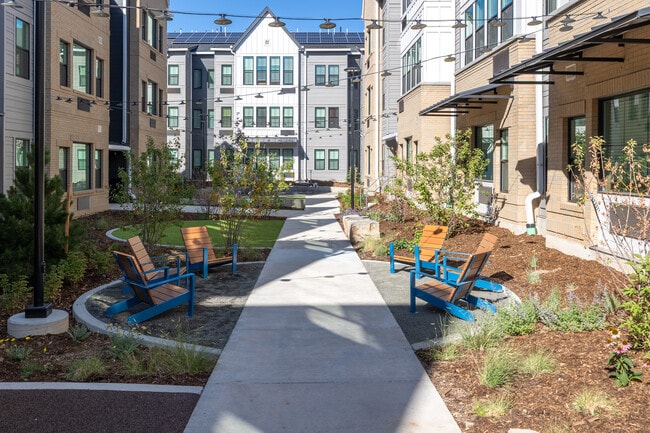 Los Altos in Aurora, CO - Building Photo - Building Photo