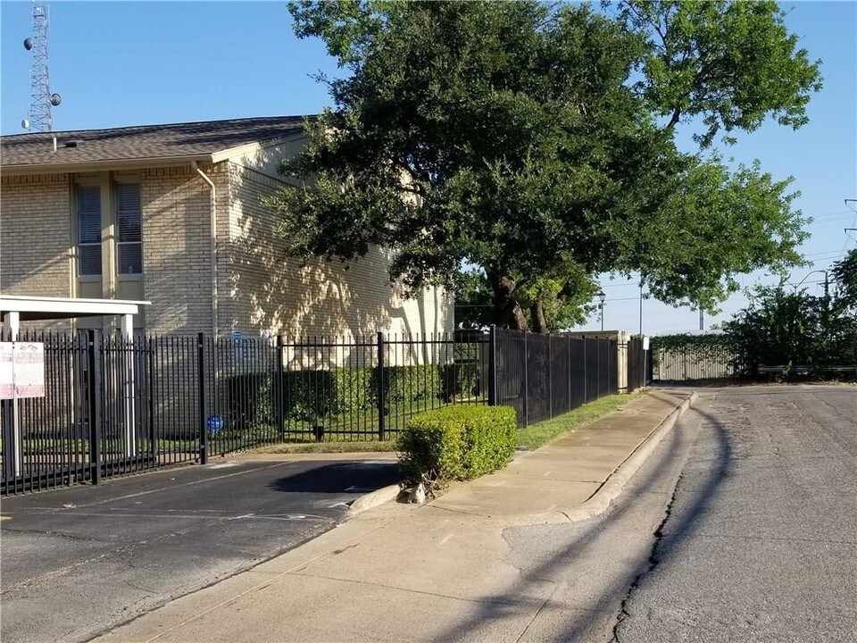 4652 Matilda St-Unit -F in Dallas, TX - Building Photo