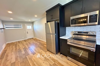 8045 Cedric Mah Rd in Edmonton, AB - Building Photo - Building Photo