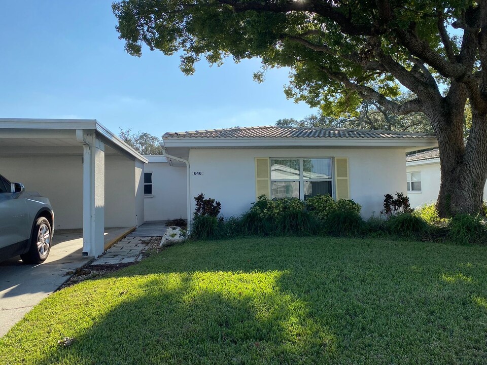 646 Cottage Ln in Lakeland, FL - Building Photo