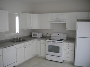 4401 Stephen Oaks Way in Greensboro, NC - Building Photo - Building Photo