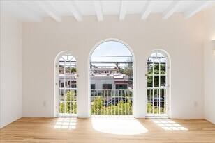 800.5 N Edinburgh Ave in Los Angeles, CA - Building Photo