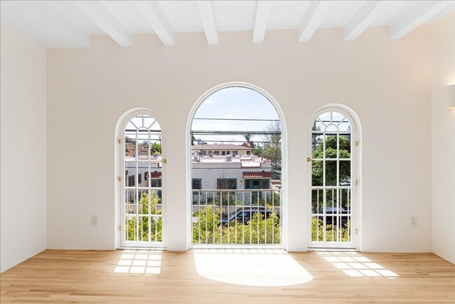 property at 800.5 N Edinburgh Ave