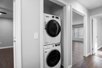 Camden Square in Groton, CT - Foto de edificio - Interior Photo