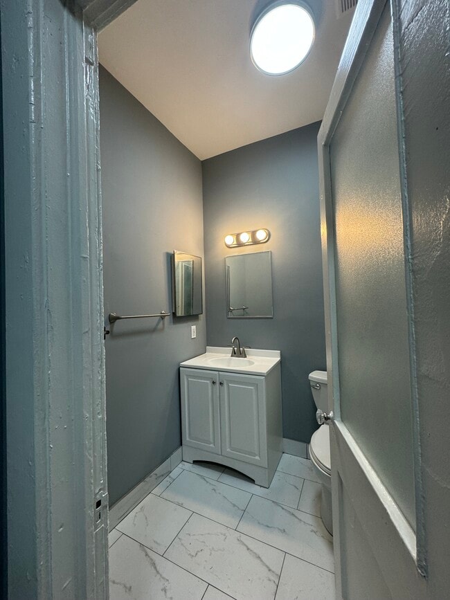 160 4th St Ne, Unit 2