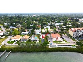 7057 Sunset Dr S in South Pasadena, FL - Building Photo - Building Photo