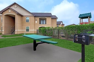 Sunset Way Apartments in Port Arthur, TX - Foto de edificio - Building Photo