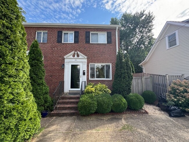 property at 18-1/2 W Wyatt Ave