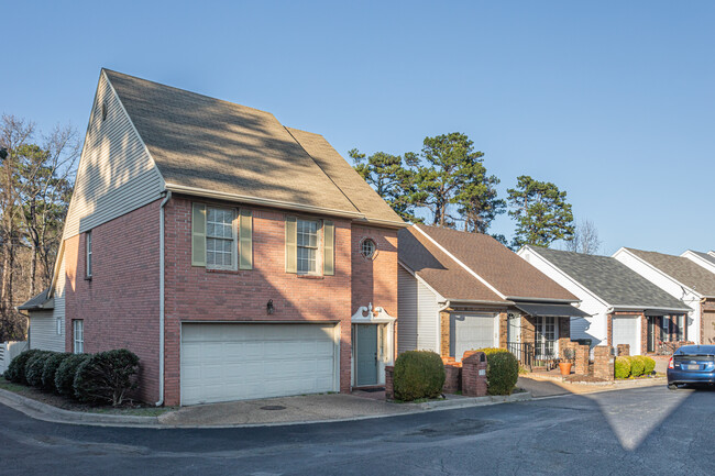 2824 Foxcroft Rd in Little Rock, AR - Building Photo - Building Photo