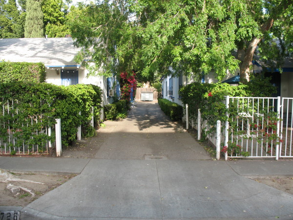 724 Westmount Dr in West Hollywood, CA - Foto de edificio