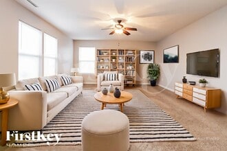 7651 Lara Lee Dr in Indianapolis, IN - Foto de edificio - Building Photo