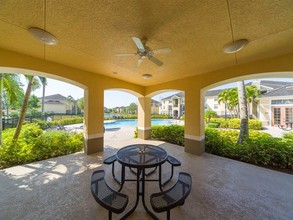 Noah's Landing Apartments in Naples, FL - Foto de edificio - Building Photo