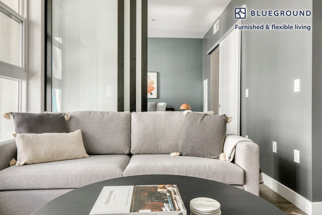 6677 Santa Monica Blvd in Los Angeles, CA - Building Photo - Building Photo