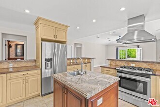 5027 Ledge Ave in Los Angeles, CA - Building Photo - Building Photo