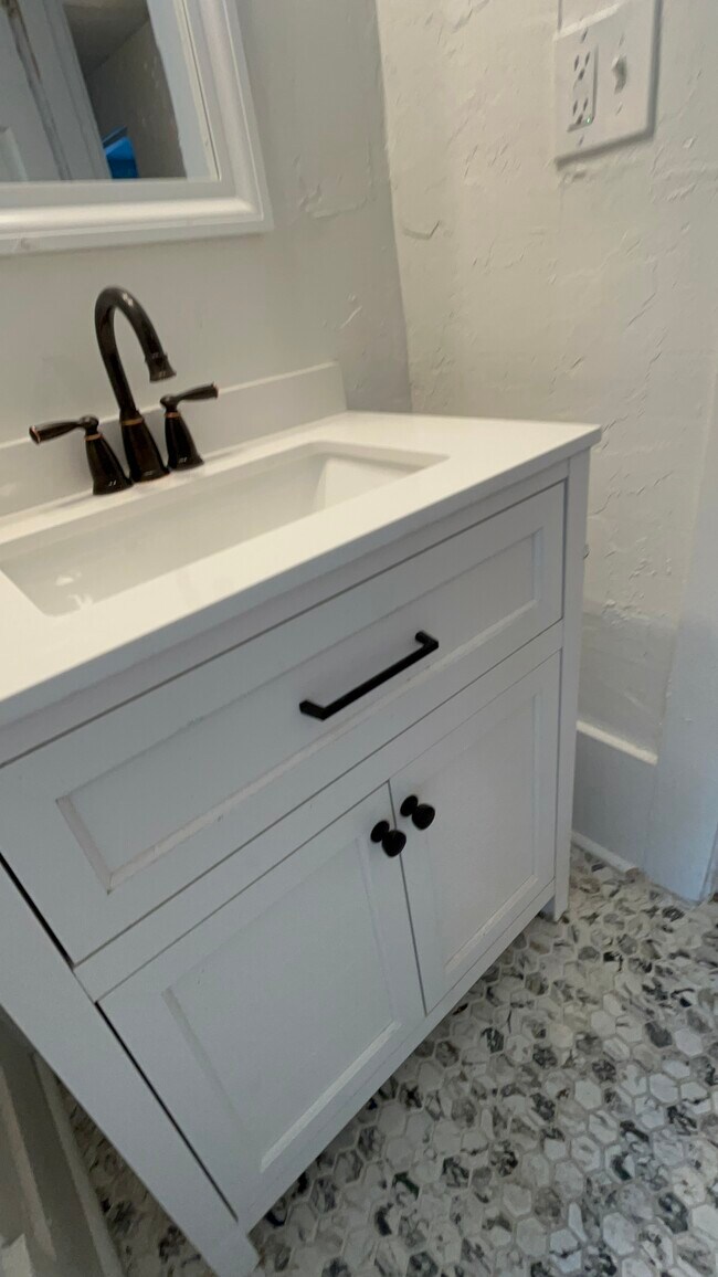 39 Walnut St, Unit 2