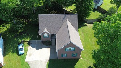 2105 Academy Way in La Vergne, TN - Building Photo - Building Photo