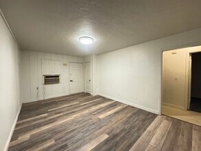 2408 S Woodward Ave, Unit 2408 in Oklahoma City, OK - Foto de edificio - Building Photo