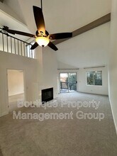 34 Dianthus in Rancho Santa Margarita, CA - Foto de edificio - Building Photo