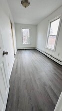 9 Oak St in Vernon, CT - Foto de edificio - Building Photo