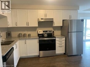 195 Commonwealth St in Kitchener, ON - Building Photo - Building Photo