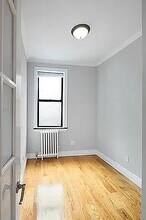 326 E 35th St in New York, NY - Building Photo - Building Photo