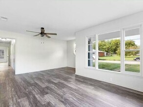 513 Lasalle St in Bowie, TX - Building Photo - Building Photo