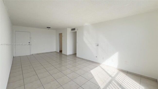 606 W 81st St in Hialeah, FL - Building Photo - Building Photo