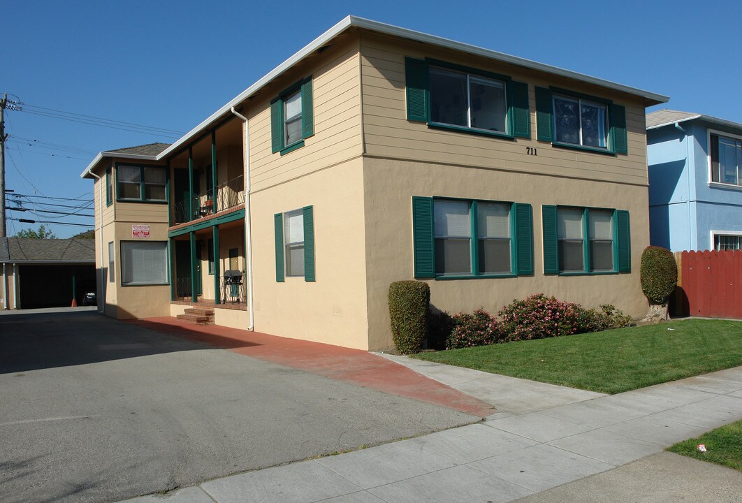 711 N Amphlett Blvd in San Mateo, CA - Building Photo