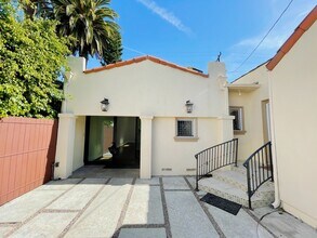 728 Westbourne Dr in West Hollywood, CA - Building Photo - Building Photo