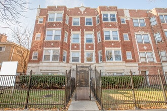 6948 N Ashland Blvd, Unit #G in Chicago, IL - Foto de edificio - Building Photo