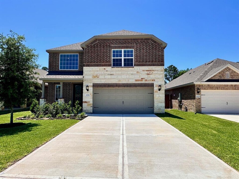 6151 White Spruce Dr in Conroe, TX - Building Photo