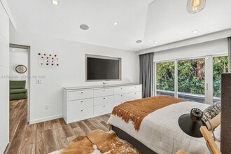 570 NE 52nd Terrace in Miami, FL - Building Photo - Building Photo