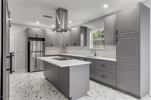 729 S Waverly Dr in Dallas, TX - Building Photo