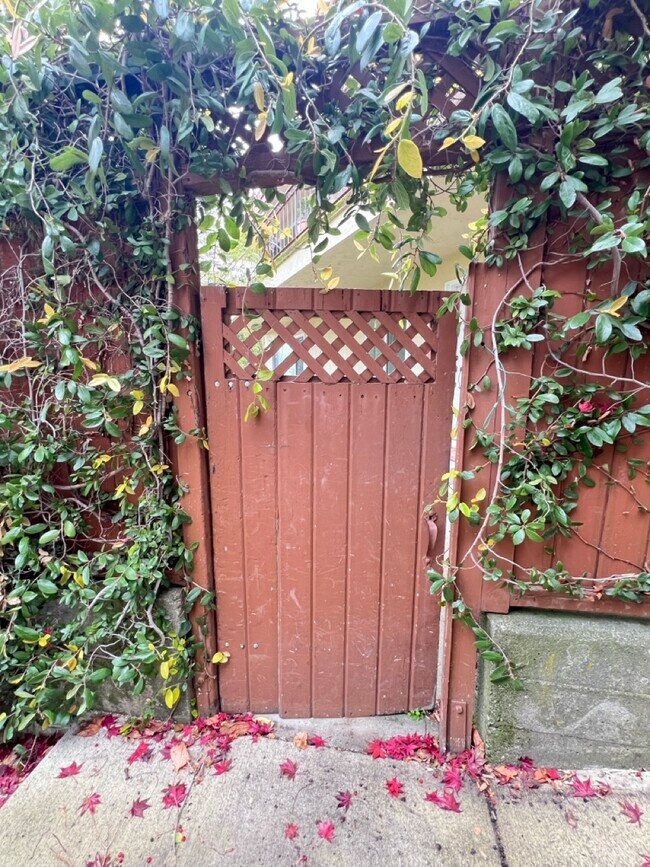 3 Rolph Park Ct in Crockett, CA - Building Photo - Building Photo