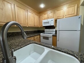 25761 Le Parc in Lake Forest, CA - Building Photo - Building Photo