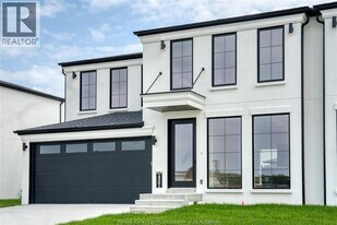 4561 VALERIO Crescent in Windsor, ON - Building Photo