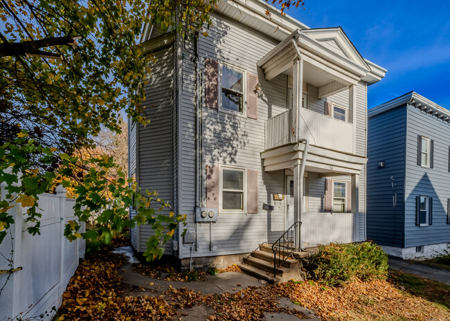 54 Clairmont Ave-Unit -1 in Waterbury, CT - Building Photo - Building Photo