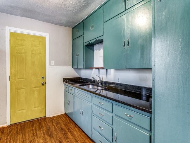 1136 Garland Ave in Austin, TX - Foto de edificio - Building Photo