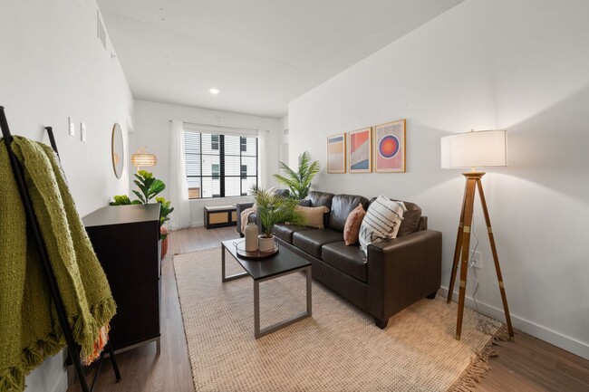 Apella on Newport in Tampa, FL - Building Photo - Building Photo
