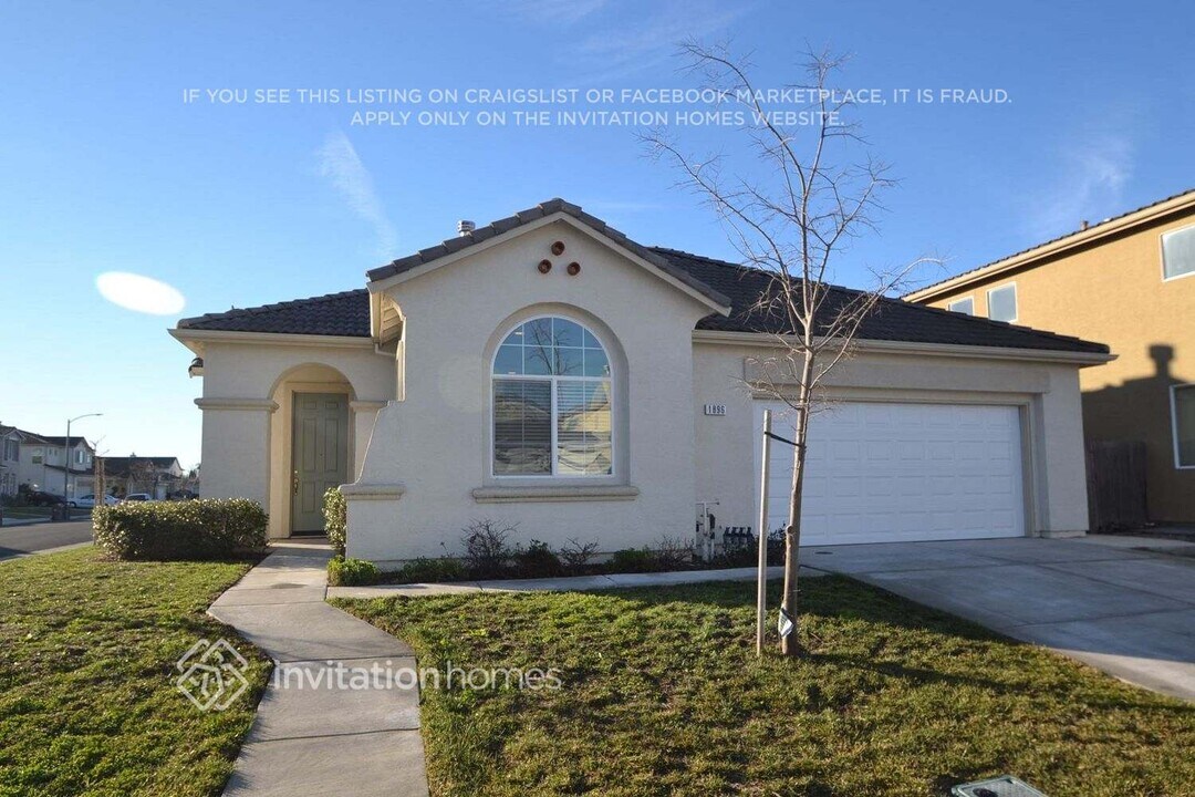 1896 Gable Dr in Woodland, CA - Building Photo