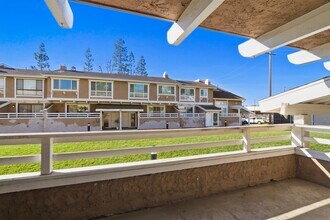 989 W Imperial Hwy in La Habra, CA - Building Photo - Building Photo
