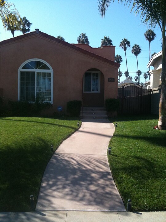 5621 S Mullen Ave in Los Angeles, CA - Building Photo